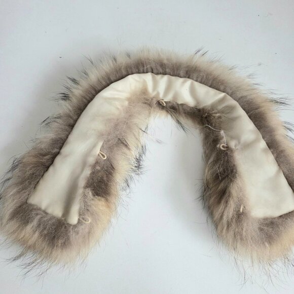Real fur collar. - Picture 5 of 8